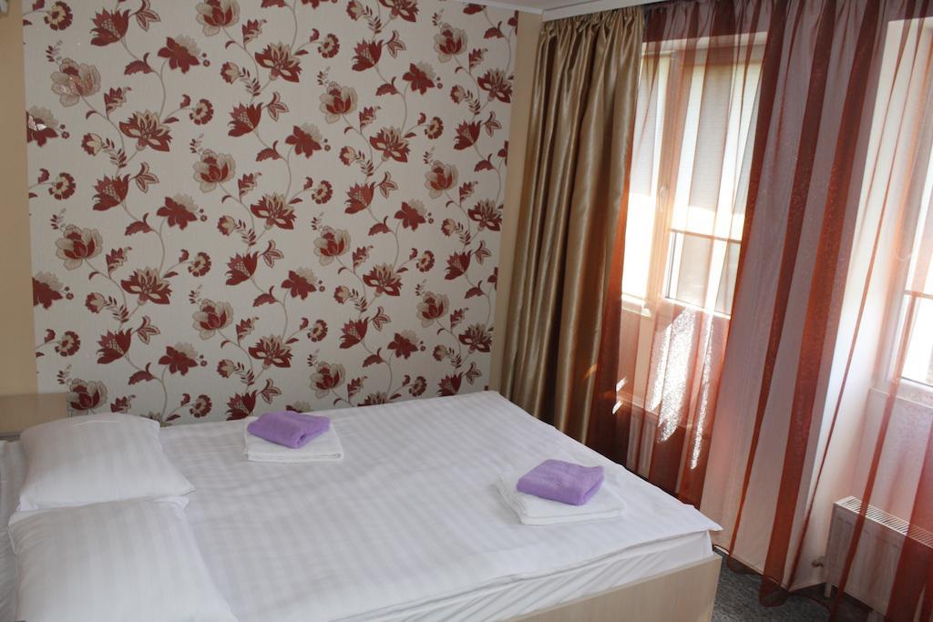 Hotel Lux Divina Braşov Chambre photo