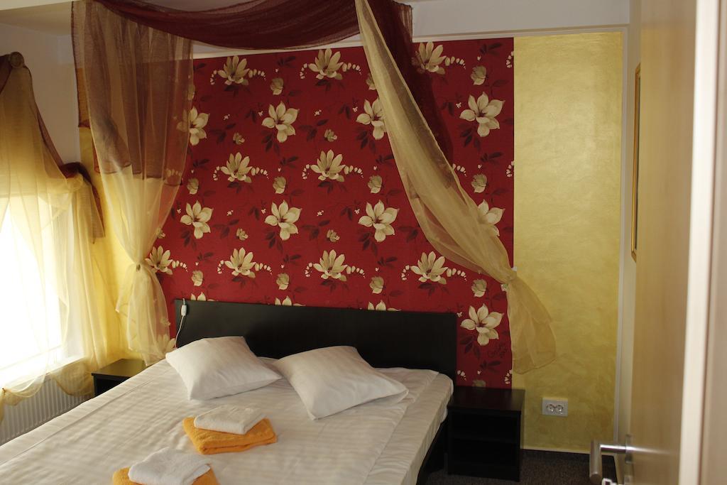 Hotel Lux Divina Braşov Chambre photo