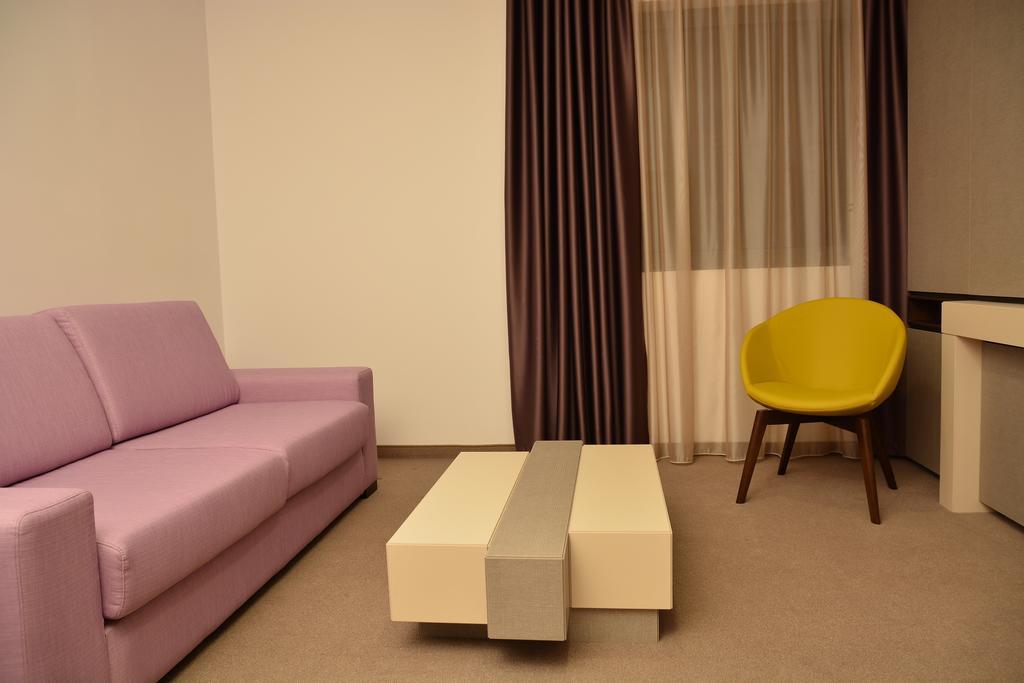 Hotel Lux Divina Braşov Chambre photo