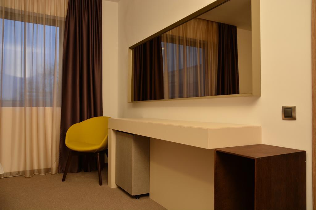 Hotel Lux Divina Braşov Extérieur photo
