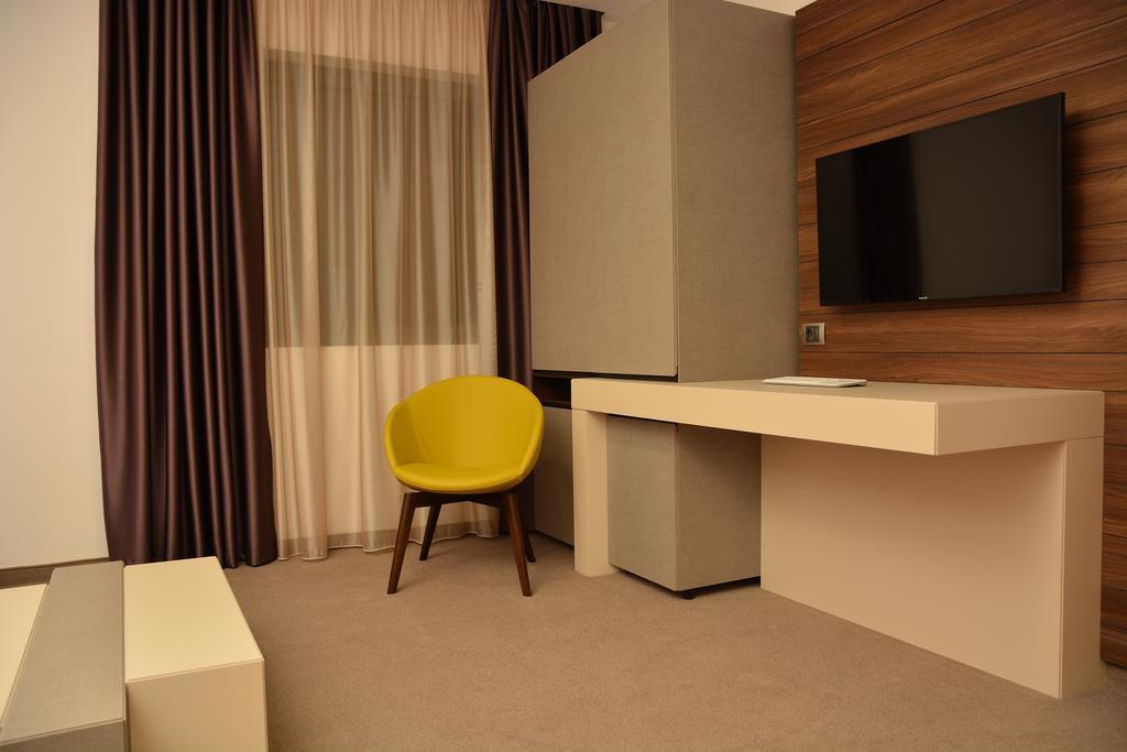 Hotel Lux Divina Braşov Extérieur photo