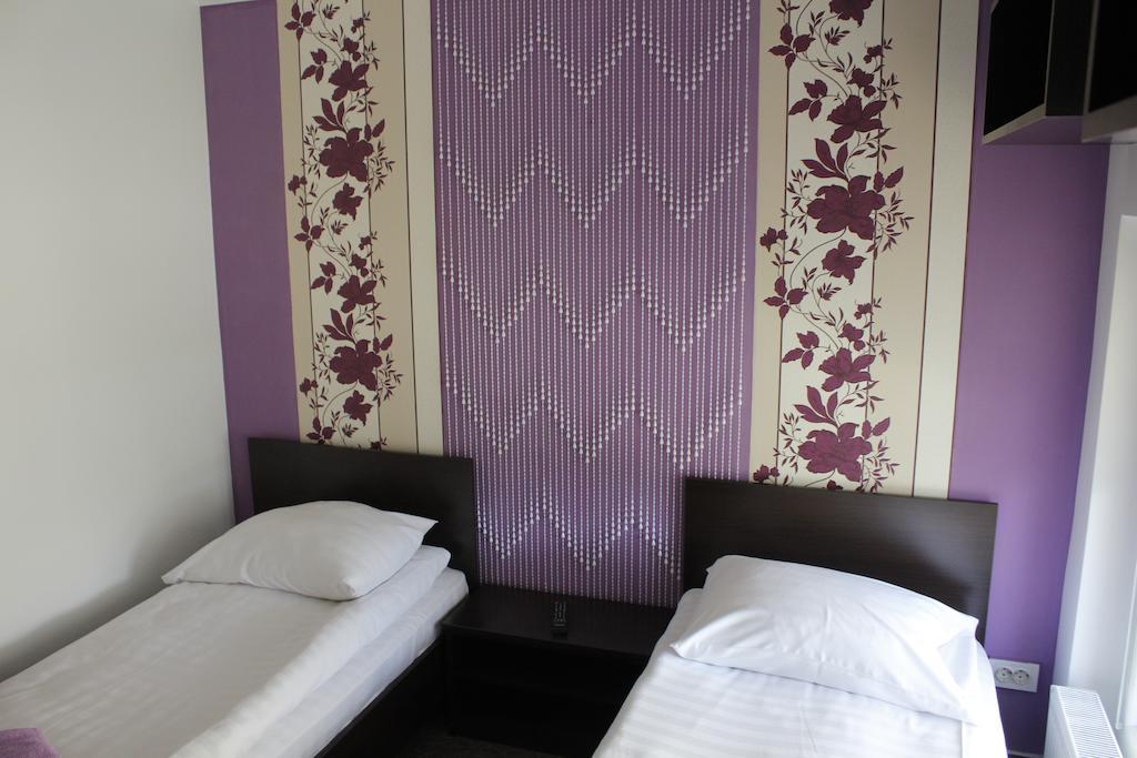 Hotel Lux Divina Braşov Chambre photo