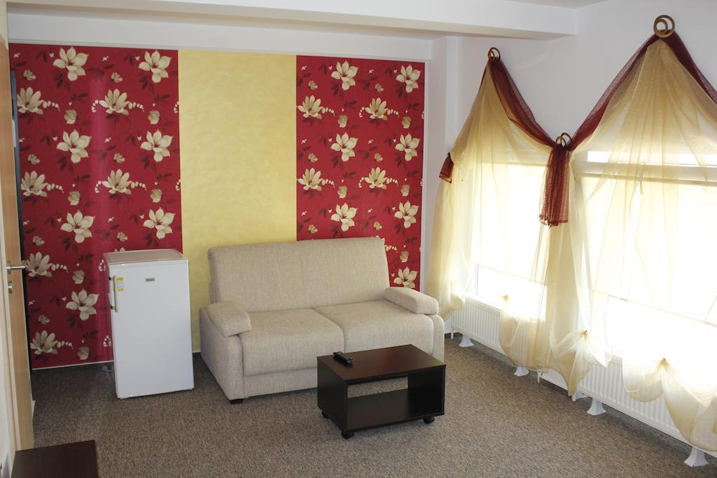 Hotel Lux Divina Braşov Chambre photo