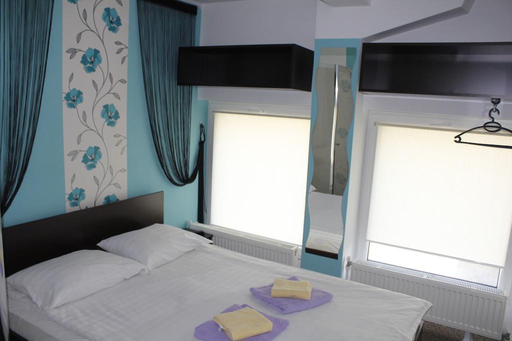 Hotel Lux Divina Braşov Chambre photo