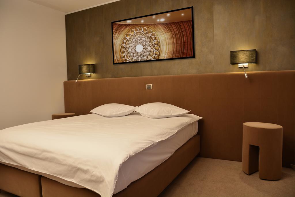 Hotel Lux Divina Braşov Extérieur photo