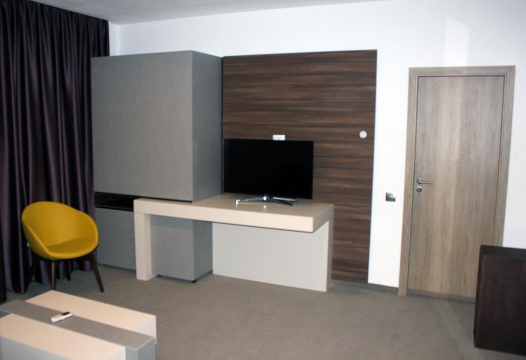Hotel Lux Divina Braşov Extérieur photo