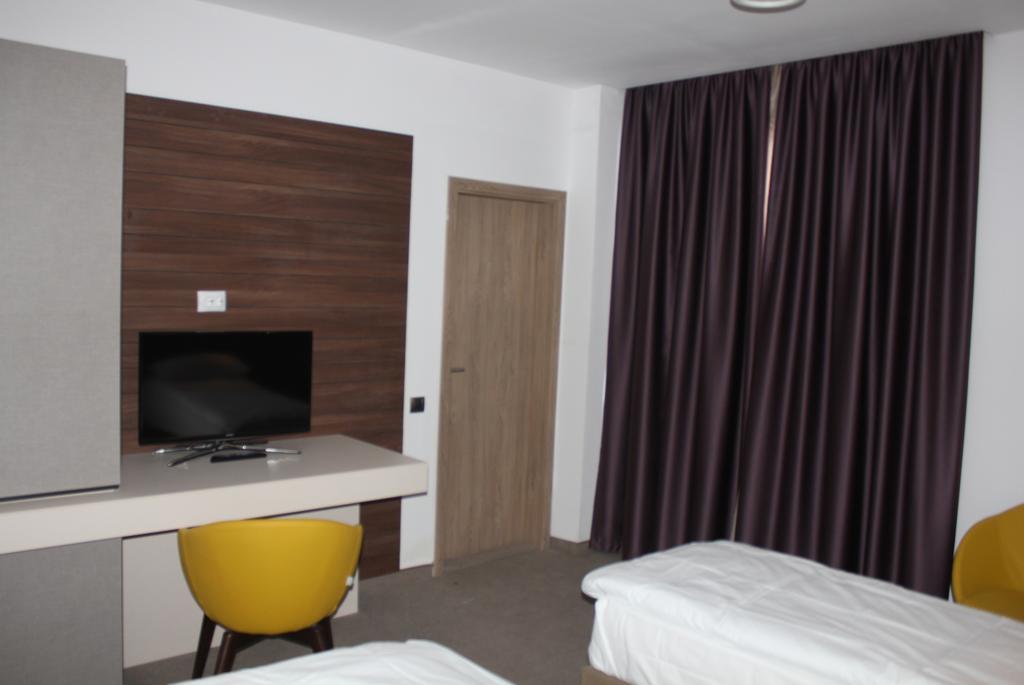 Hotel Lux Divina Braşov Extérieur photo