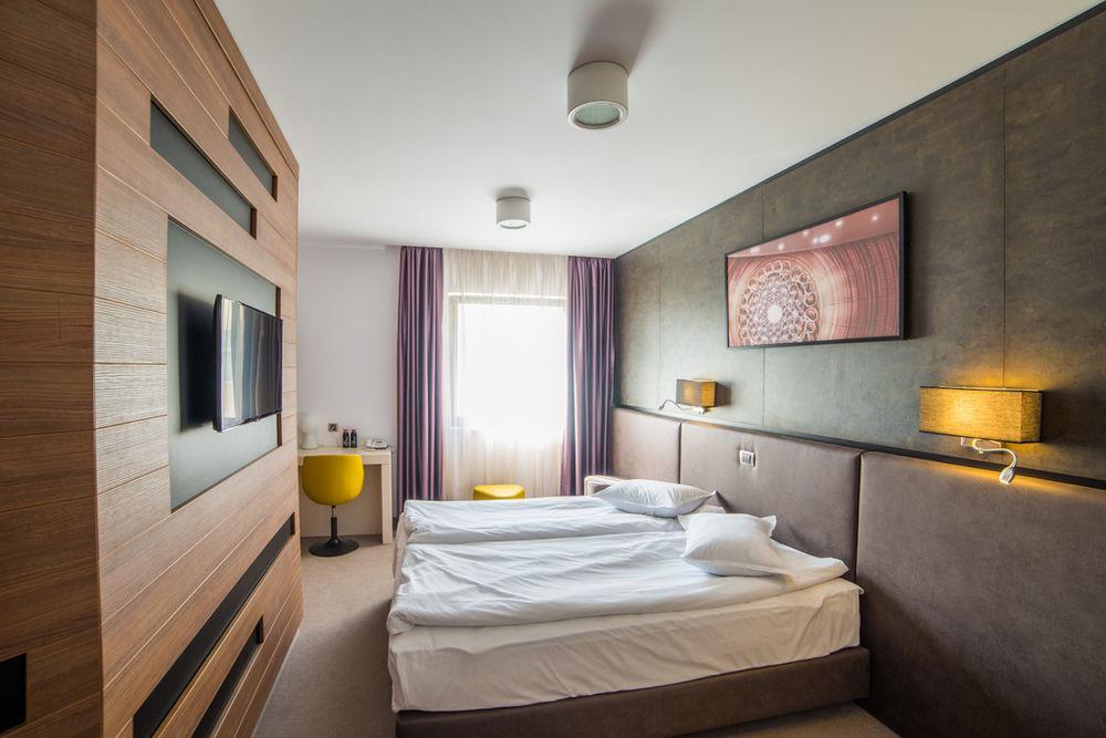 Hotel Lux Divina Braşov Extérieur photo