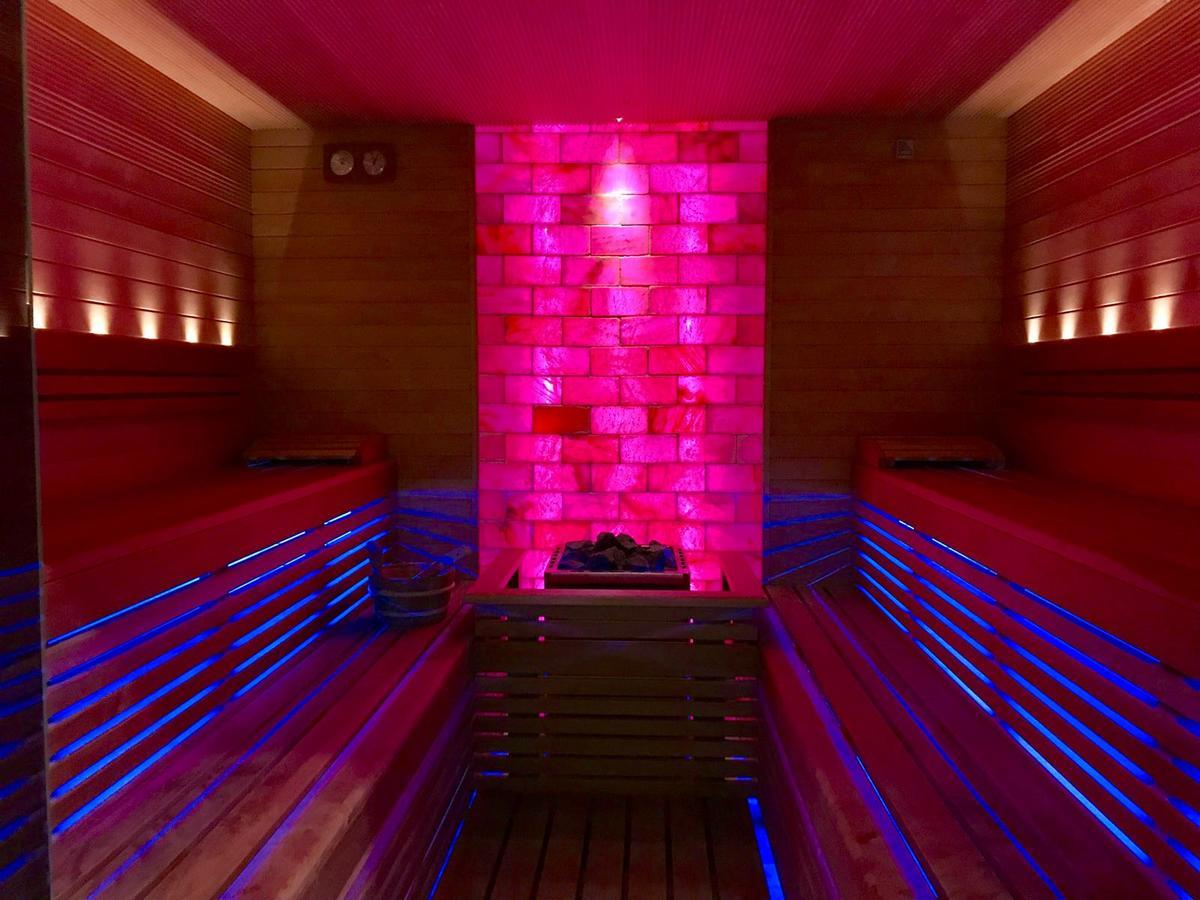 Hotel Lux Divina Braşov Extérieur photo