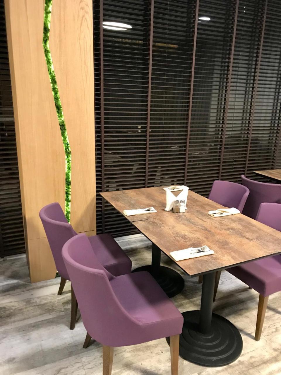 Hotel Lux Divina Braşov Extérieur photo