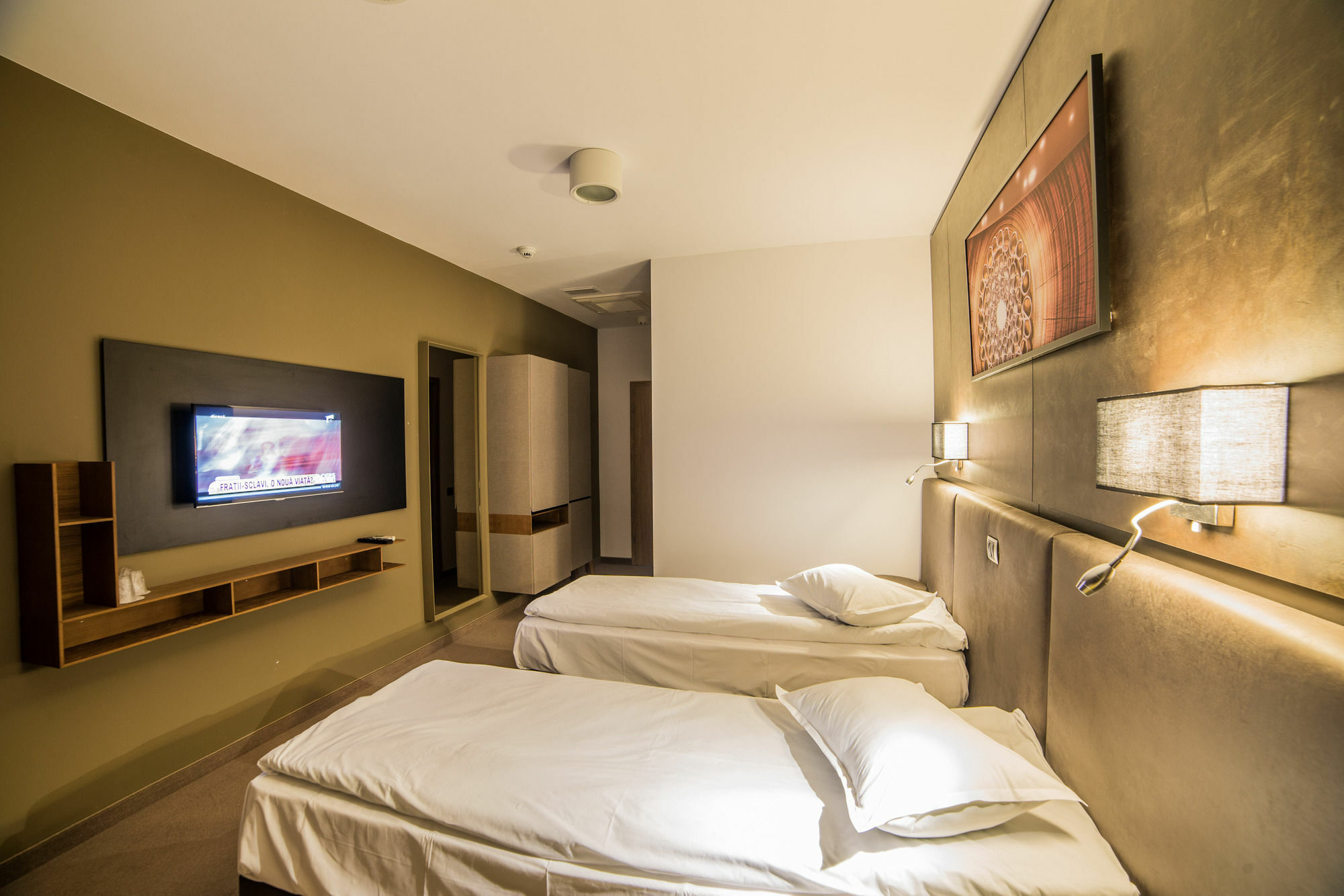 Hotel Lux Divina Braşov Extérieur photo